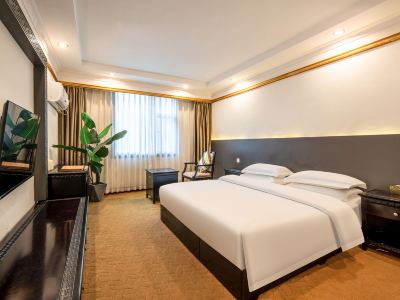 Reed Sea Courtyard Homestay