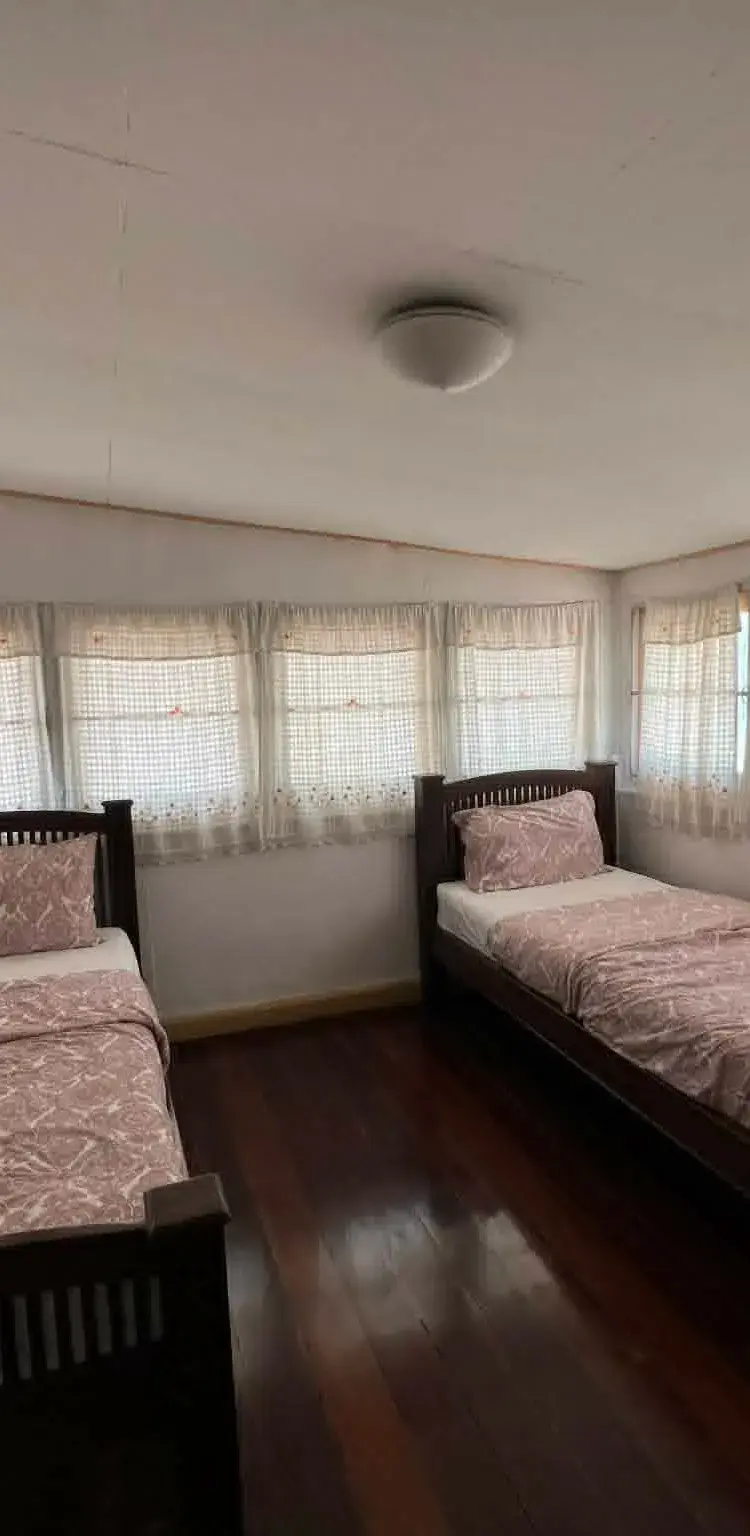 Bed in Shared Twin Bedroom (Female Only) with Shared Bathroom