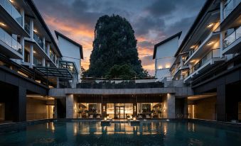Lijiang Scenery Resort (Yangshuo West Street, Li River Scenic Area)