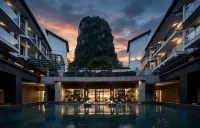 Lijing Resort Hotel (Yangshuo Lijiang Scenic Area West Street Branch) - Luksus