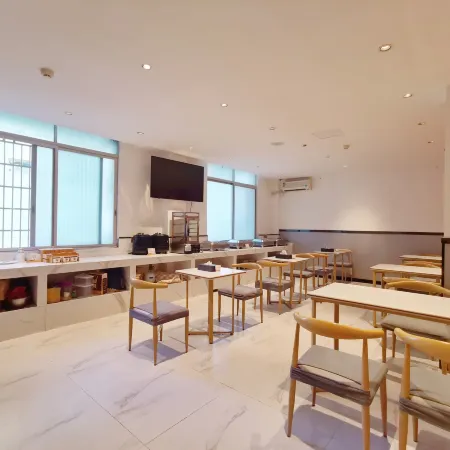 Maoming Baizhu Hotel (Gaozhou Pedestrian Street)