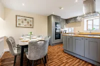 Spacious 3BR House | Sleeps 6 | Parking 4 Cars - parking