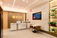 住小叮飯店（北京朝陽站十里堡地鐵站店） - 停車場