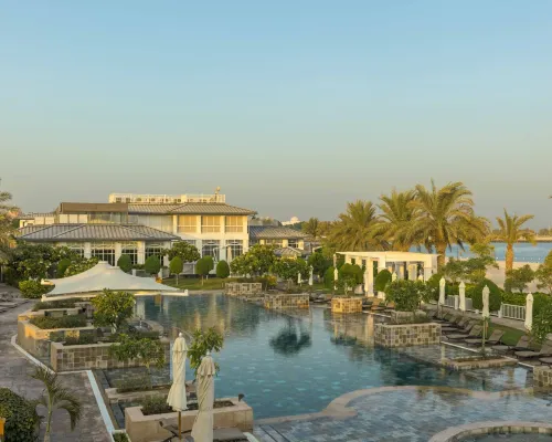 فندق سانت ريجيس أبوظبي Hotels near كاسر الأمواج في أبوظبي