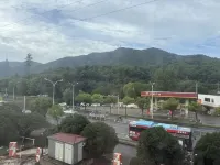 HanTing Premium Hotel (Wuxi Huishan Ancient Town) - con vista montagne