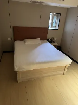 Yilongwan (East Station) Hotels in Dadong District