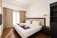 Jing Land Palace Hotel (Phousi Mountain Sunset Viewpoint &Downtown Mekong Riverside Hotel) - Wifi