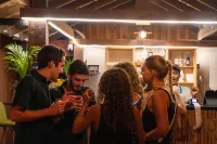 陽光與根餐廳酒吧旅館 - 新
