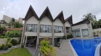 LOLITA'S BED & BREAKFAST LUNCH & DINNER - parking