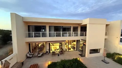 Gaia Homestay - parking