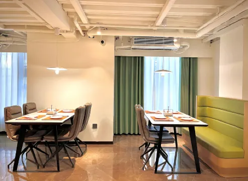 Moyuan Heyue Hotel (Luohe Convention and Exhibition Center)