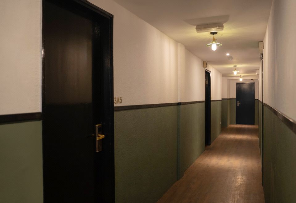 5. Room V J..