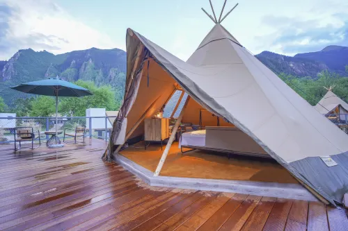 松贊百巴帳篷營地