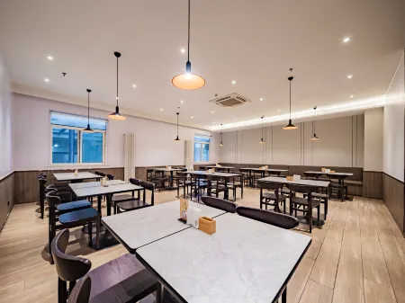 HanTing Hotel (Xi'an Da Tang Furong Garden The Grand Tang Mall) Отели рядом с достопримечательностью «Big Wild Goose Pagoda»