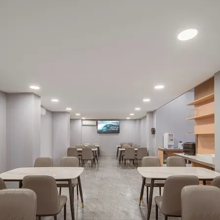 Vienna Classic Hotel (Chenzhou Xiangnan College)