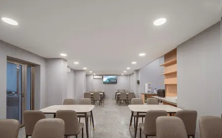 Vienna Classic Hotel (Chenzhou Xiangnan College) Отели рядом с достопримечательностью «Xiangnan University»