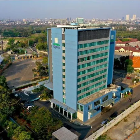Holiday Inn Express JAKARTA INTERNATIONAL EXPO by IHG Отели рядом с достопримечательностью «Торговый центр Sunter Mall»