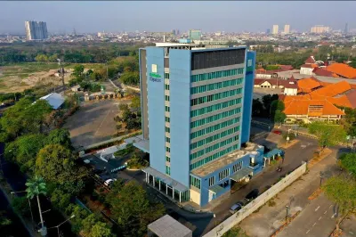 Holiday Inn Express JAKARTA INTERNATIONAL EXPO by IHG バニヤン・ツリー周辺のホテル