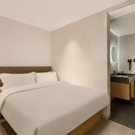 Yunjing Gem Hotel (Jingdezhen Taoxichuan Block)