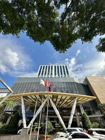 Muong Thanh Luxury Buon Ma Thuot Hotel Отели рядом с достопримечательностью «BMT Little Garden»