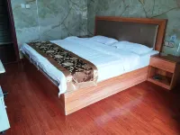 Huaying Chunqing Hotel - balcony