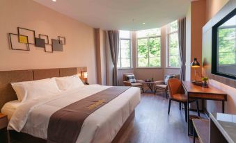 Homeinn Plus Hotel (Deyang Wuzhou Plaza Performing Arts Center)