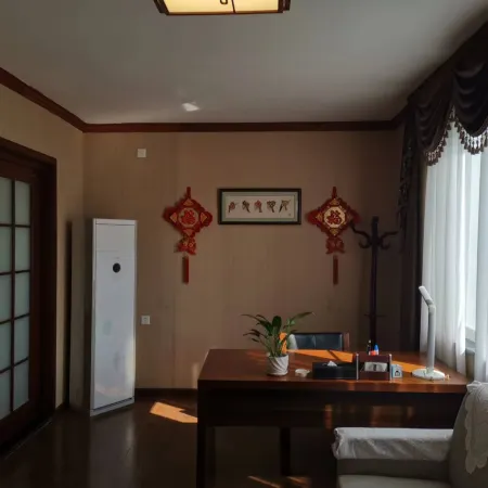 Wusheng Huaer opened a hotel