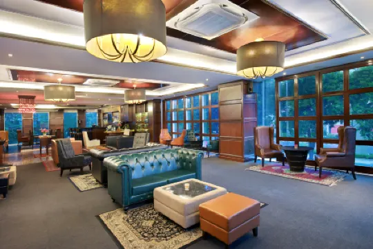 JS Luwansa Hotel & Convention Center Отели рядом с достопримечательностью «Taman Ismail Marzuki»