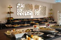Queens Bay Hotel - breakfast