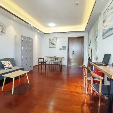 Polar Bear Youth Apartment (Shenzhen North Railway Station)