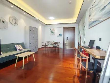 Polar Bear Youth Apartment (Shenzhen North Railway Station)