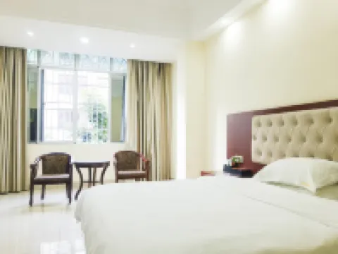 Jinyi Business Hotel (Danzhou Bus Station)