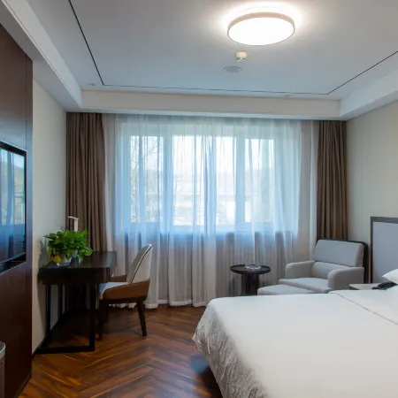 Bangchui Island Hotel Отели рядом с достопримечательностью «Лаохутан Парк»