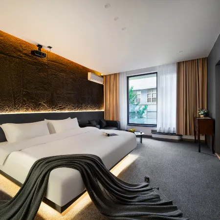 Jiangyushu Panoramic Homestay (Guilin Liangjiang Sihu East and West Alley)