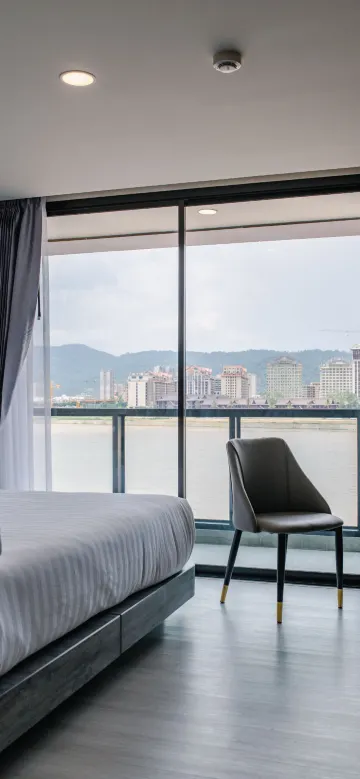 ห้องมาตรฐานวิวแม่น้ำ(เตียงคิงไซส์) พร้อมระเบียง