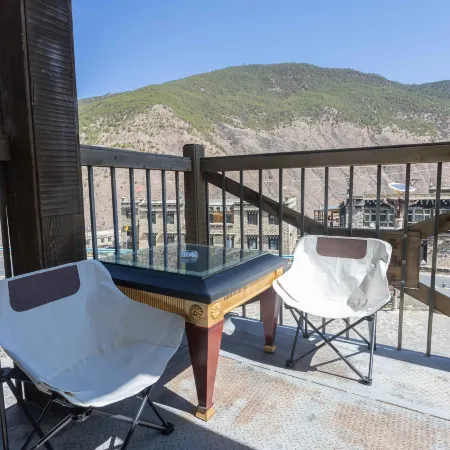 Shi Ruo Hotel (Daocheng Yading Scenic Spot Tourist Center)