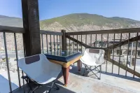 Shi Ruo Hotel (Daocheng Yading Scenic Spot Tourist Center) - con vista montagne