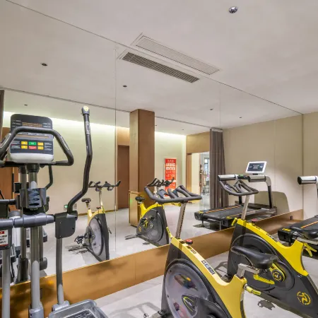 Baocheng Zhixuan Hotel (Luoshan Dingsheng Plaza Branch)
