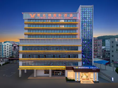 Vienna Hotel (Shenzhen Longgang Longdong) Отели рядом с достопримечательностью «Baoneng All City Shopping Center Longgang Branch (Jianshe Road)»