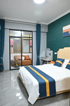 Rongrong Homestay (Ruijin Stadium Branch) Отели рядом с достопримечательностью «PRC Cradle Tourism Area»