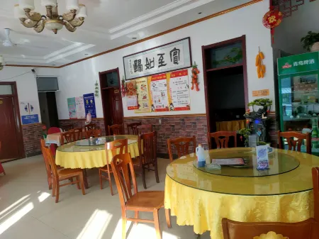 Zanhuang Dexin Hotel Отели рядом с достопримечательностью «Jiunv Peak Scenic Area»