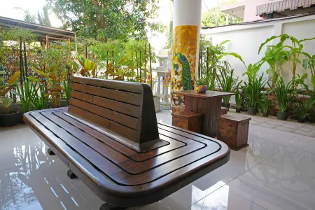 Jade Tower Отели рядом с достопримечательностью «Movaci»