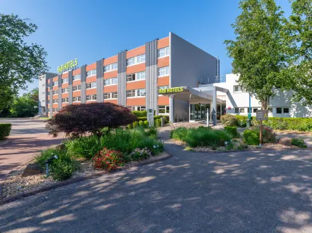 B&B Hotel Lyon Nord 4 étoiles Отели в г. Шазе-д'Азерг