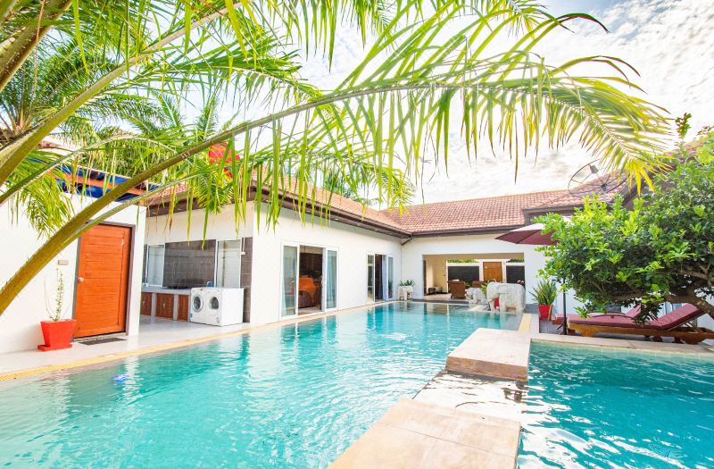 Seaside Villa 2 Pools,beach at 50m