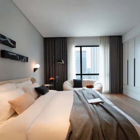 Ruien Homestay (Luoyang Wanda Plaza peony Plaza subway station store)
