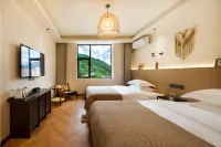 Jiuzhaigou Valley Scenic and Historic Interest Area Wangyunjian·Vacilando Resort (Eternal Love Show)