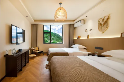 Jiuzhaigou Valley Scenic and Historic Interest Area Wangyunjian·Vacilando Resort (Eternal Love Show)