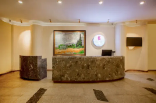 โรงแรมโฮมอินน์ เฟอรี่แลนด์ (ถนนเทียนซานตะวันตก คู่เอ่อเล่อ)