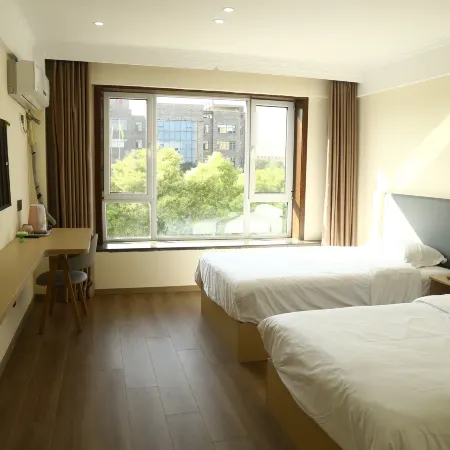 Ease Hotel (Huludao North Railway Station Gaoxin Fifth Road)
