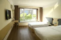 Ease Hotel (Huludao North Railway Station Gaoxin Fifth Road)